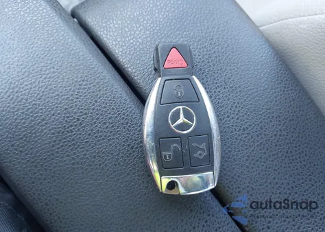 2011 Mercedes-Benz C 300 Luxury 4Matic/Sport 4Matic из США, поврежденный, VIN WDDGF8BB8BR165082